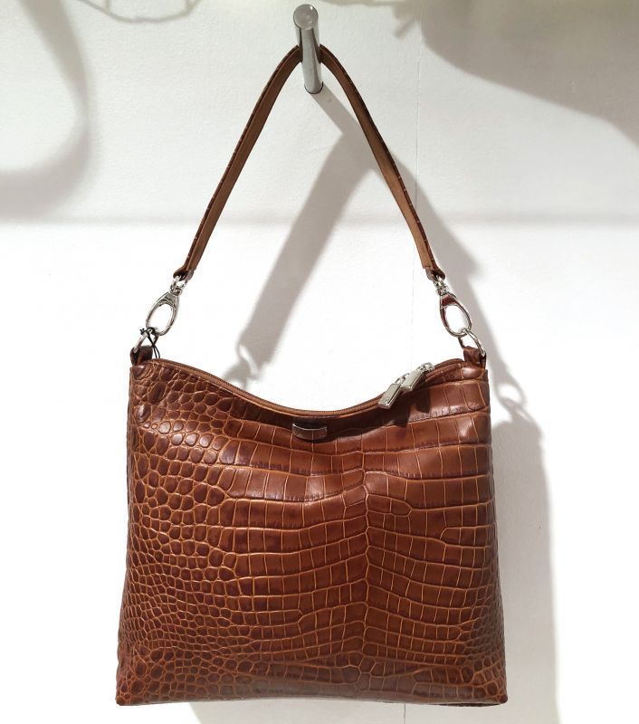 Modische Schultertasche aus Leder